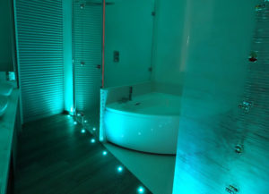 Illuminazione-bagno-faretti-RGB-come illuminare il bagno