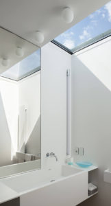 Illuminazione-soffitto-bagno-come illuminare il bagno