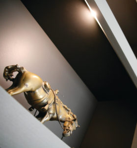Illuminazione-mensole-con-faretti-led (1)