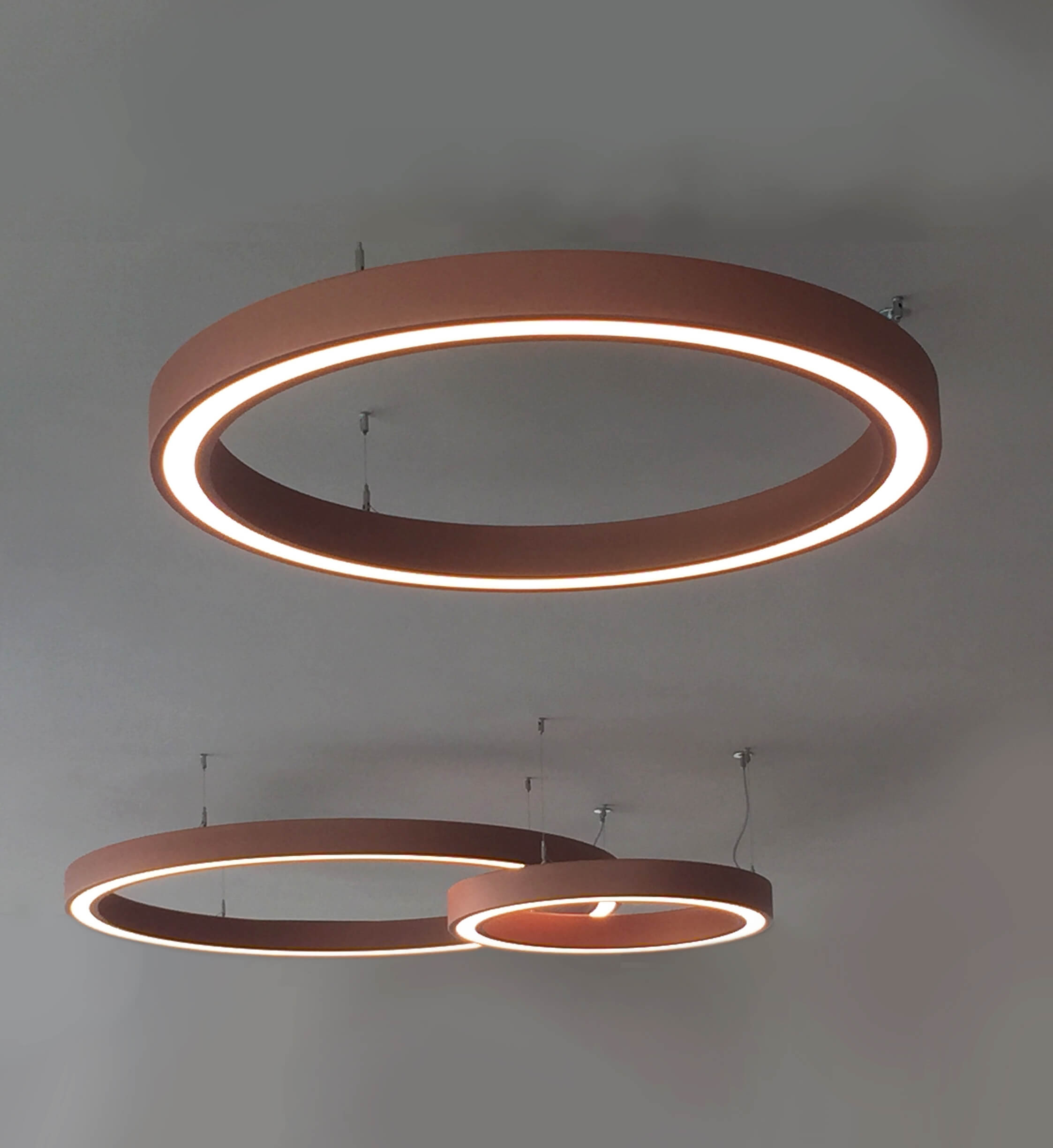 Circular pendant light with diffuse and comfortable light Loop